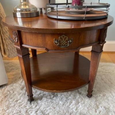 Beautiful round maple antique side table 
