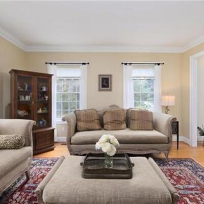 Gorgeous Vanguard (Hickory NC) living room set 
