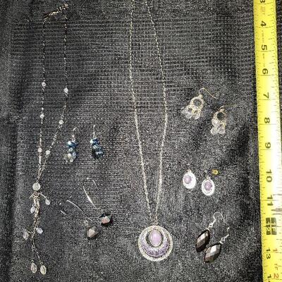Costume Jewelry Lot (#6) - 2 necklaces (one is Express) and 5 pair of Earrings