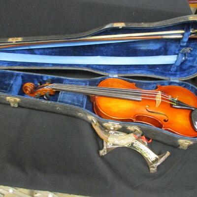 Lot 121 - Vintage Gustav Henning Violin in Case with Horse Hair Bow and Chin Rest, Seattle WA  1948