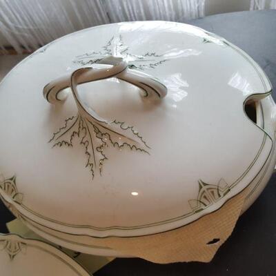 6 Pieces of European China Platers Tureen Bowl