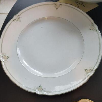 6 Pieces of European China Platers Tureen Bowl