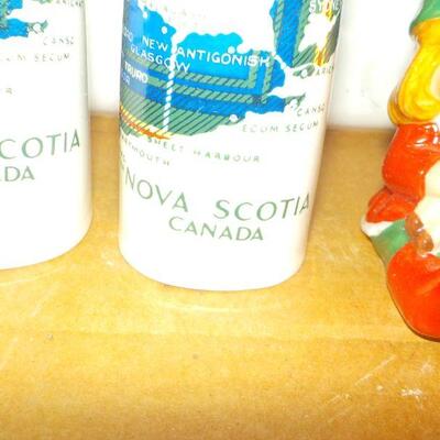 Mid Century salt and pepper shakers.