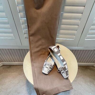 Ladies Theory Pants Size 0 with soft Leather Belt