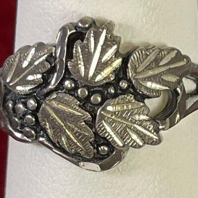 #17 Sterling Silver Ring Leaves 4.1 g Sz 7 
