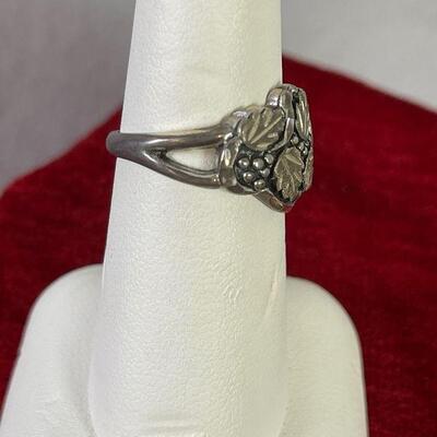 #17 Sterling Silver Ring Leaves 4.1 g Sz 7 