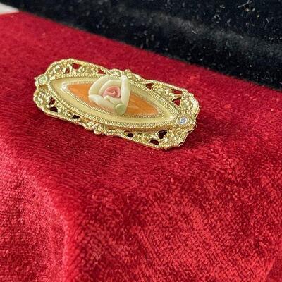 #26 Antique Women's Pin - Peach & Gold Tone 