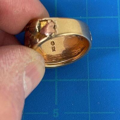 #117  Men's 10 K Cigar Band Sz 10. Black Hills Gold  11 g