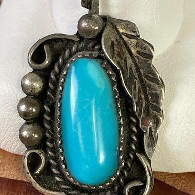 #124 Turquoise Pendant Not Marked needs repair on look 8.4g