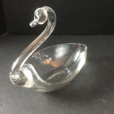 E - 452 Beautiful Glass Swan and Ice Bucket