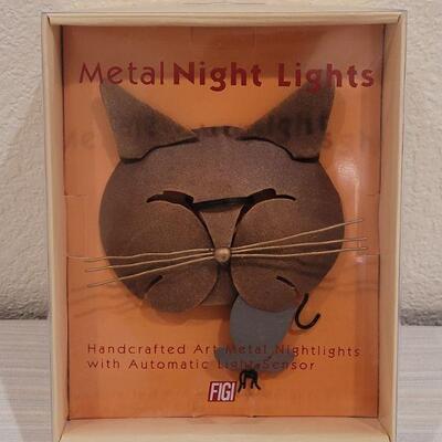 Lot 4: Metal Cat and Mouse Nightlight 