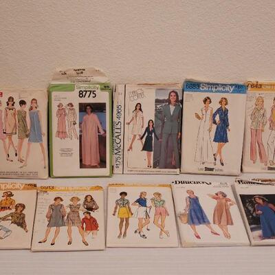 Lot 10: (10) Vintage 1970's Sewing Patterns 