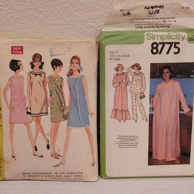 Lot 10: (10) Vintage 1970's Sewing Patterns 