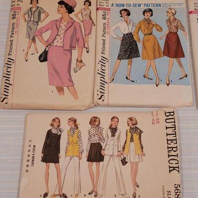 Lot 18: (10) Vintage 1970's Sewing Patterns 