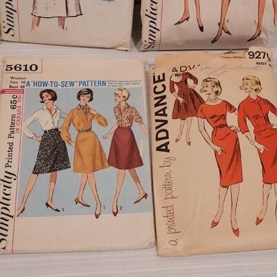 Lot 18: (10) Vintage 1970's Sewing Patterns 