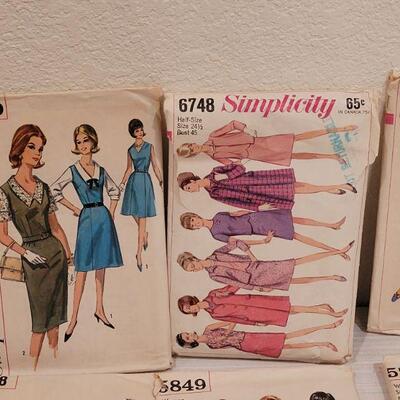Lot 27:  (10) Vintage 1970's Sewing Patterns 