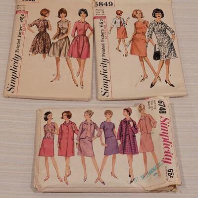 Lot 27:  (10) Vintage 1970's Sewing Patterns 