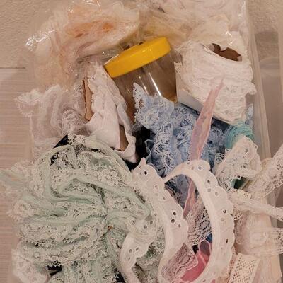 Lot 28: NEW Vintage Bias Lace and Seam Binding 