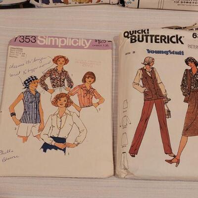 Lot 33: (10) Vintage 1970's Sewing Patterns 