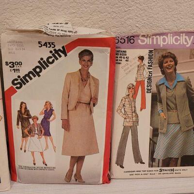 Lot 33: (10) Vintage 1970's Sewing Patterns 