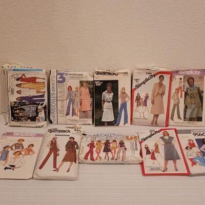 Lot 33: (10) Vintage 1970's Sewing Patterns 