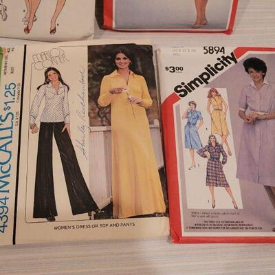 Lot 37: (10) Vintage 1970's Sewing Patterns 
