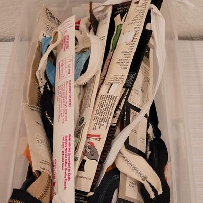 Lot 39: New Vintage Zippers - Sewing Lot