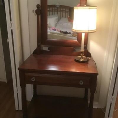 I - 498 Antique Dressing Table with Antique Lamp