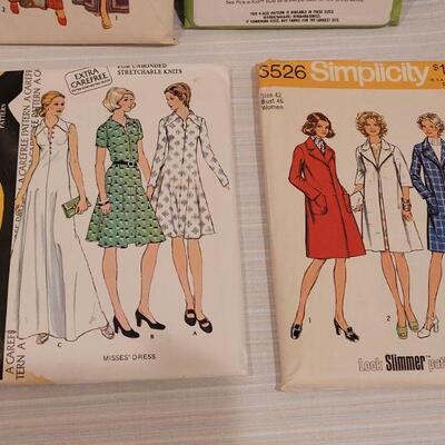 Lot 49: (10) Vintage 1970's Sewing Patterns 