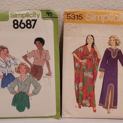 Lot 49: (10) Vintage 1970's Sewing Patterns 