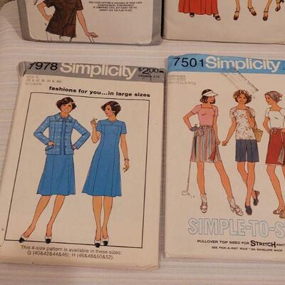 Lot 49: (10) Vintage 1970's Sewing Patterns 