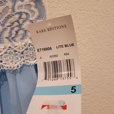 Lot 52: NEW Size 5 Girls Dress