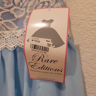 Lot 52: NEW Size 5 Girls Dress