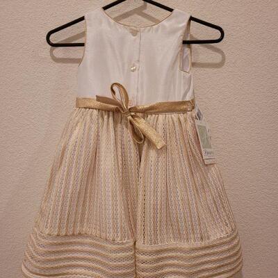 Lot 58: New Girls size 6 Dress