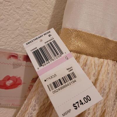 Lot 58: New Girls size 6 Dress