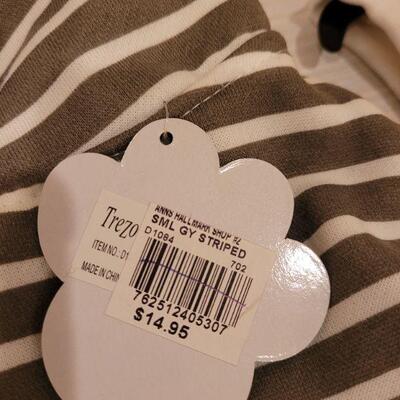 Lot 61: NEW Dog/Cat Hoodies