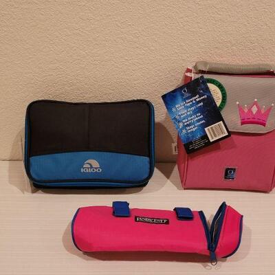 Lot 82: New Crown Lunch Box, Igloo Collapsible 6 Pack Cooler & Lands End Water BottleBag