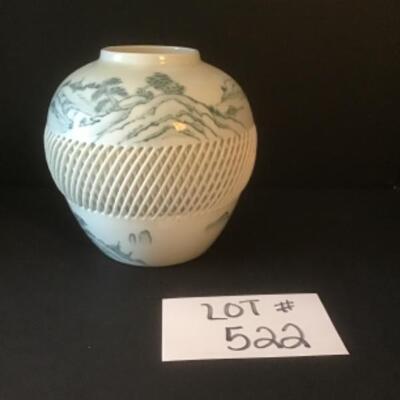 J - 522 Beautiful Japanese Imari Reticulated Vase 