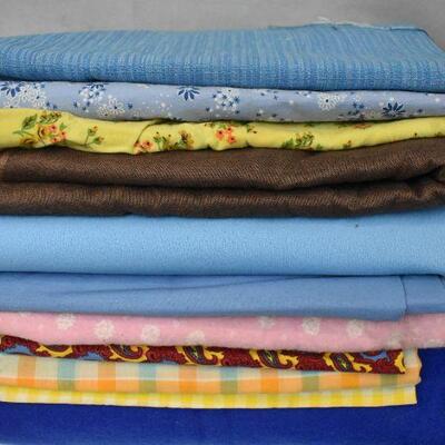 20 pc Fabric Lot, Including Vintage Dennis the Menace & Vintage Florals
