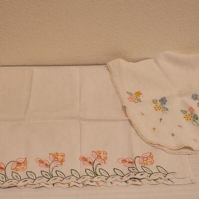 Lot 112: (2) Vintage Needlepoint Linens
