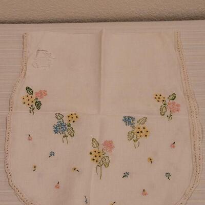 Lot 112: (2) Vintage Needlepoint Linens