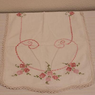 Lot 114: Vintage Linens (3)