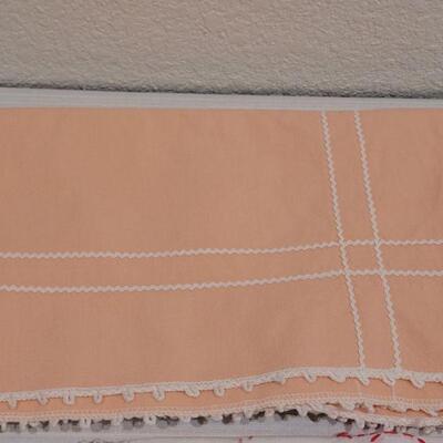 Lot 114: Vintage Linens (3)