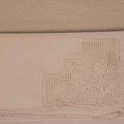 Lot 114: Vintage Linens (3)