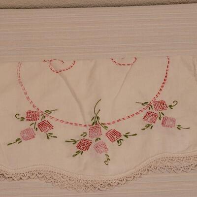 Lot 114: Vintage Linens (3)