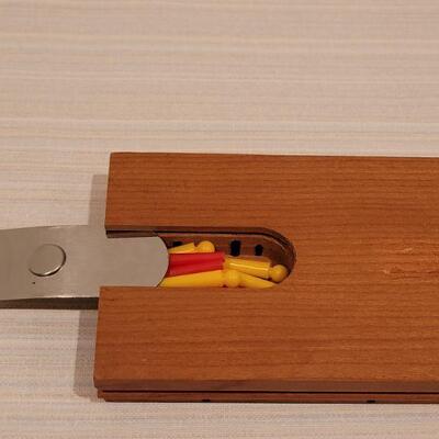 Lot 125: Vintage Drueke Cribbage Board