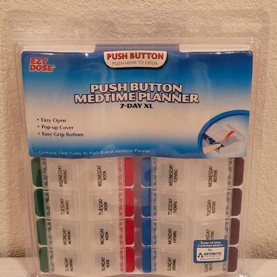 Lot 134: New Nesting Zipper Pouches and Pill Dispenser 