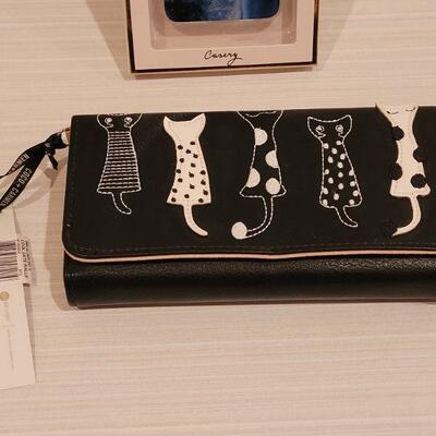 Lot 138: New Kitty Wallet/Purse and iPhone Case