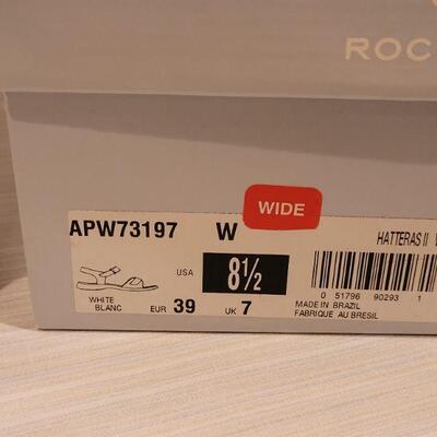 Lot 142: (2) Rockport Sandals size 8.5