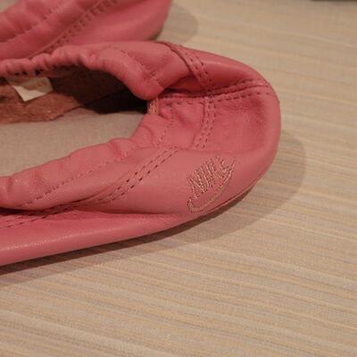 Lot 146: Nike Pink Flats in Carrying Case size 8.5